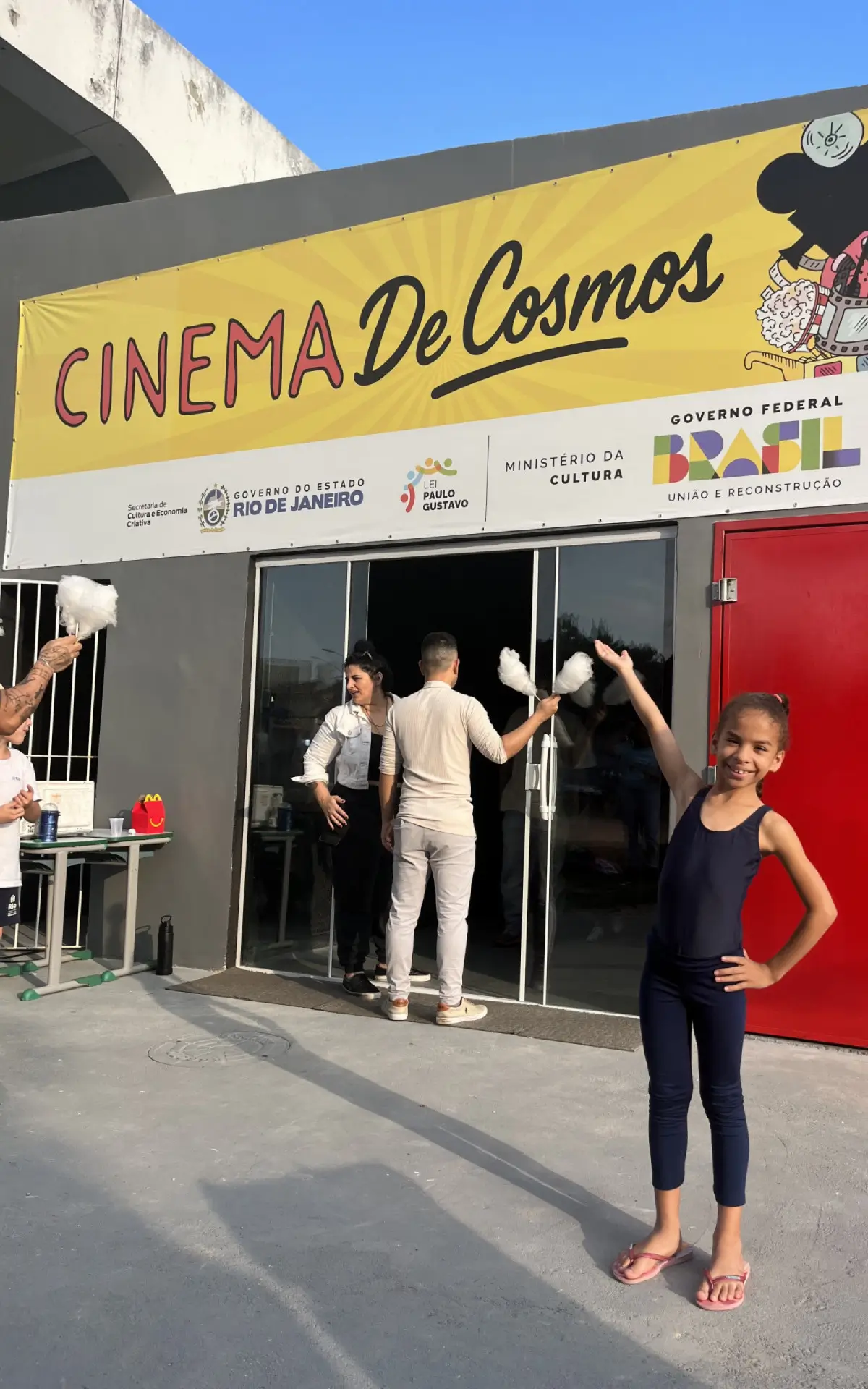 Cinema de Cosmos é reaberto
