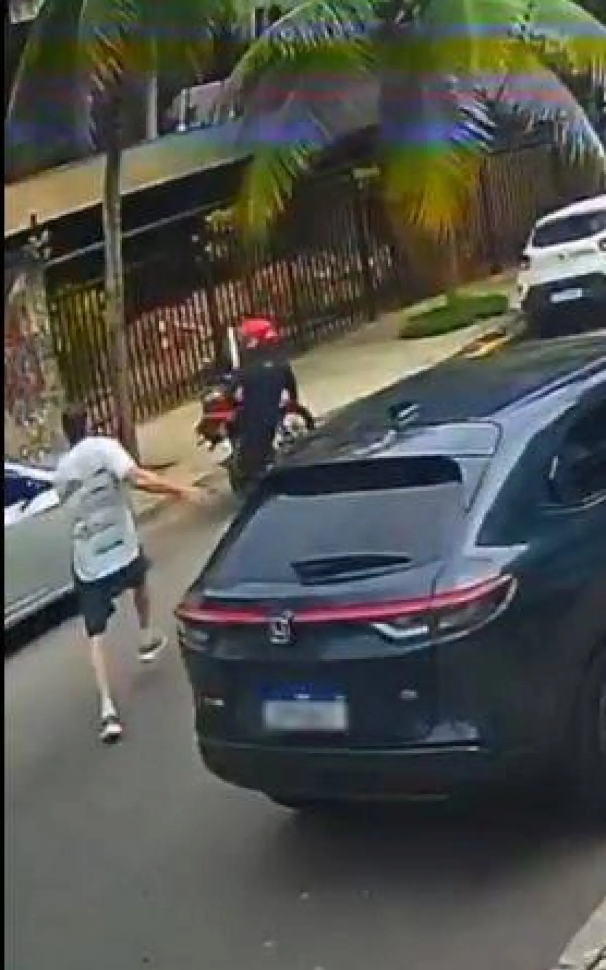 criminoso é contido por família