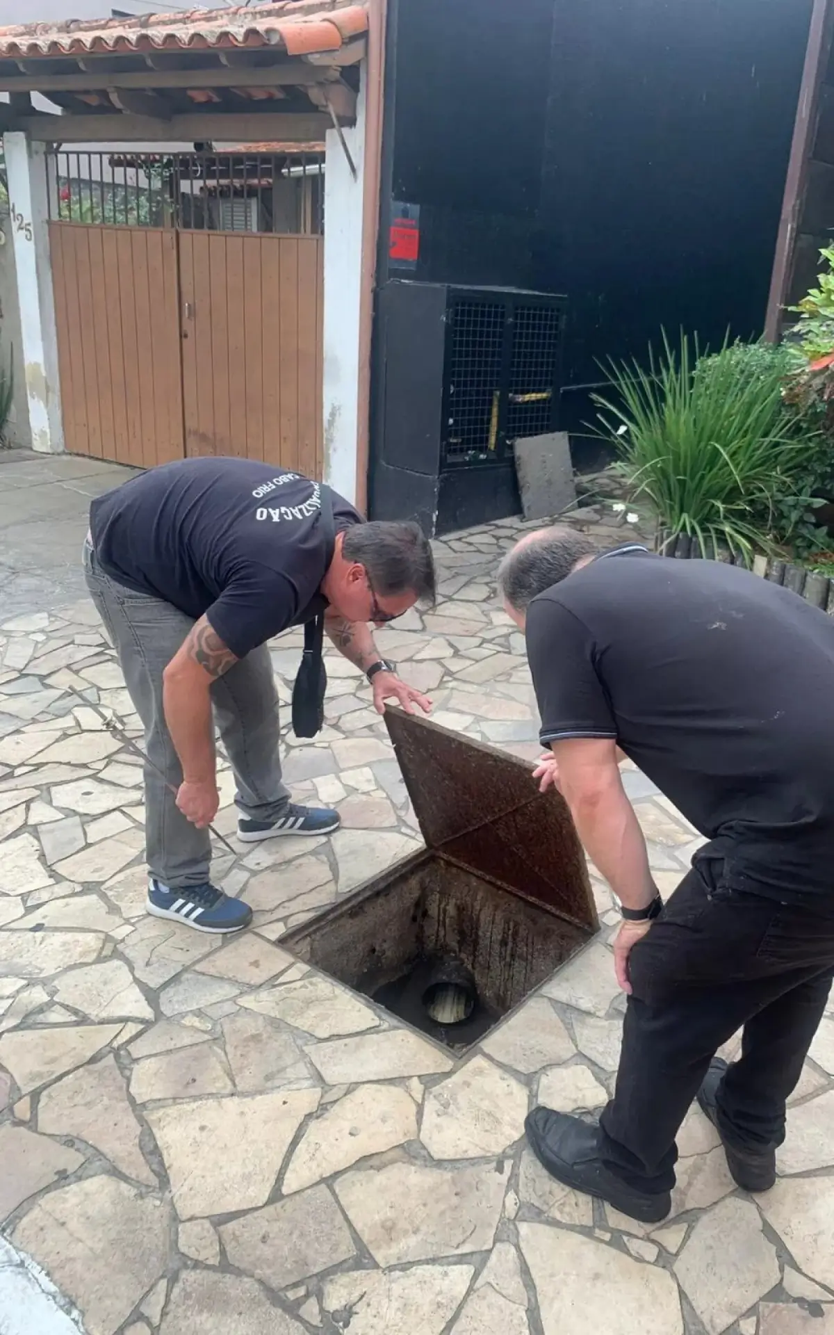 despejo irregular de esgoto em Cabo Frio