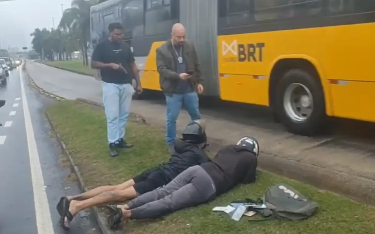 prisão com 18 celulares na Barra da Tijuca