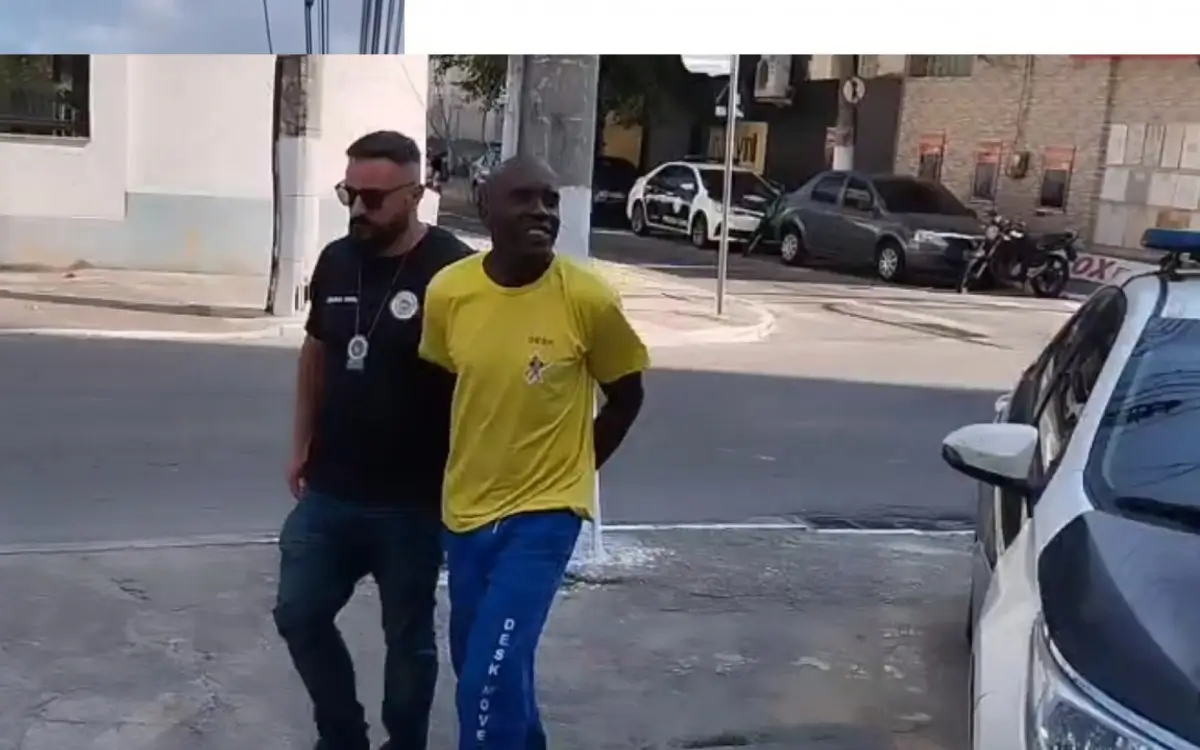 Alexandre foi conduzido à 77ª DP para cumprimento de mandado de prisão condenatória