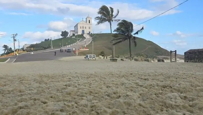 Espuma invade Saquarema