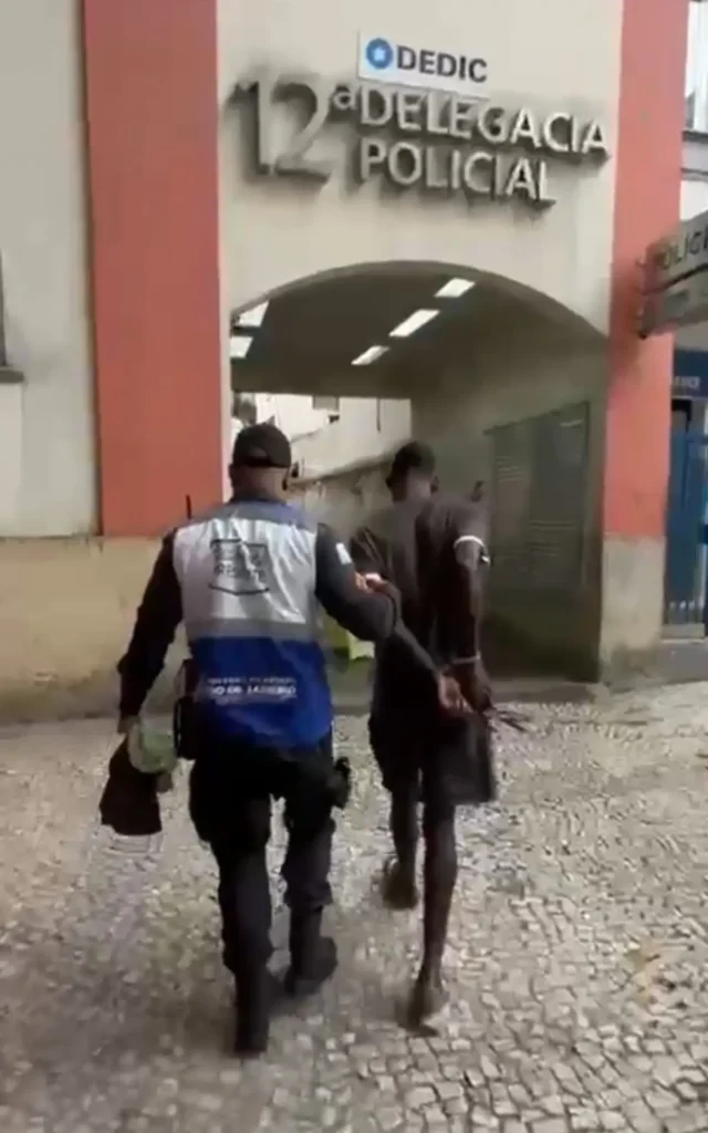 Homem com 18 anotações criminais furta banca e é capturado em Copacabana