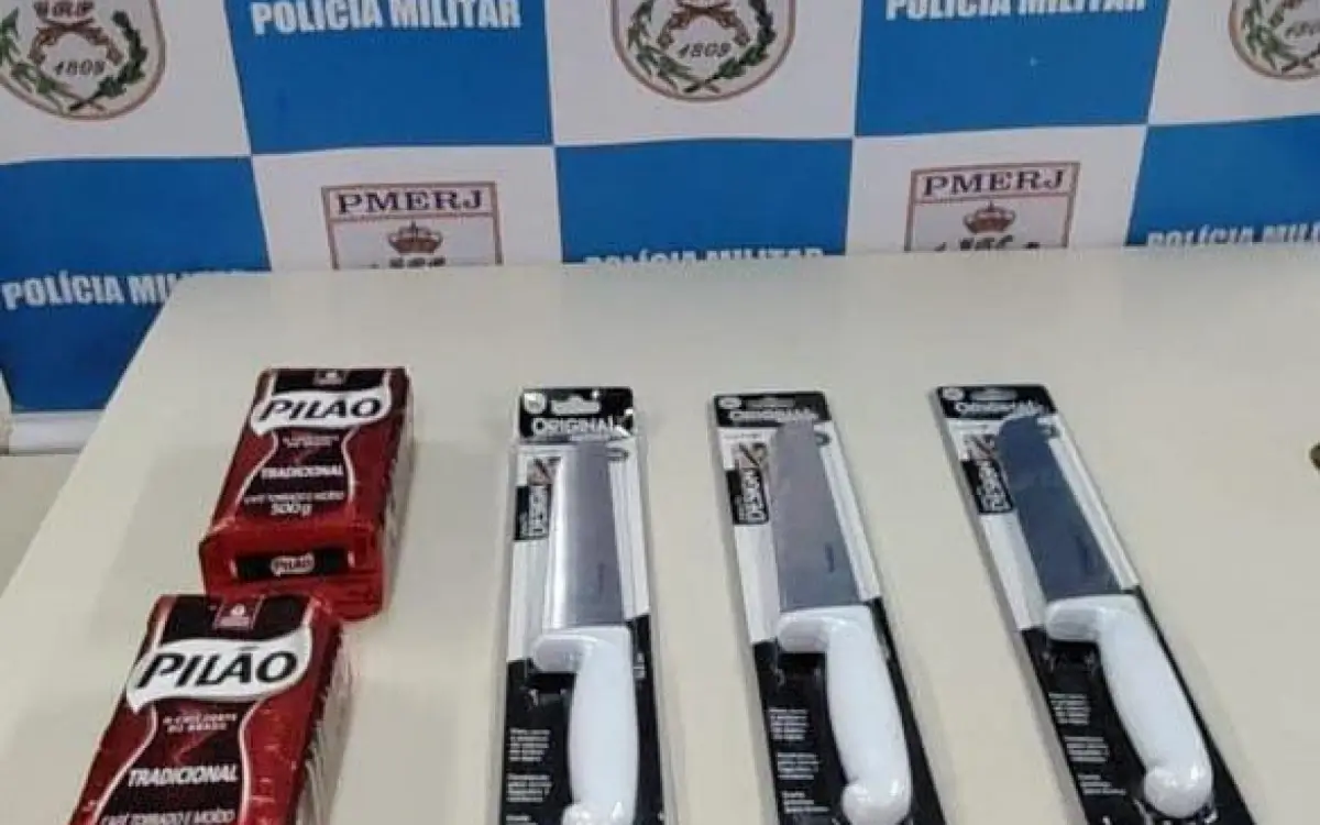 Facas apreendidas pela polícia