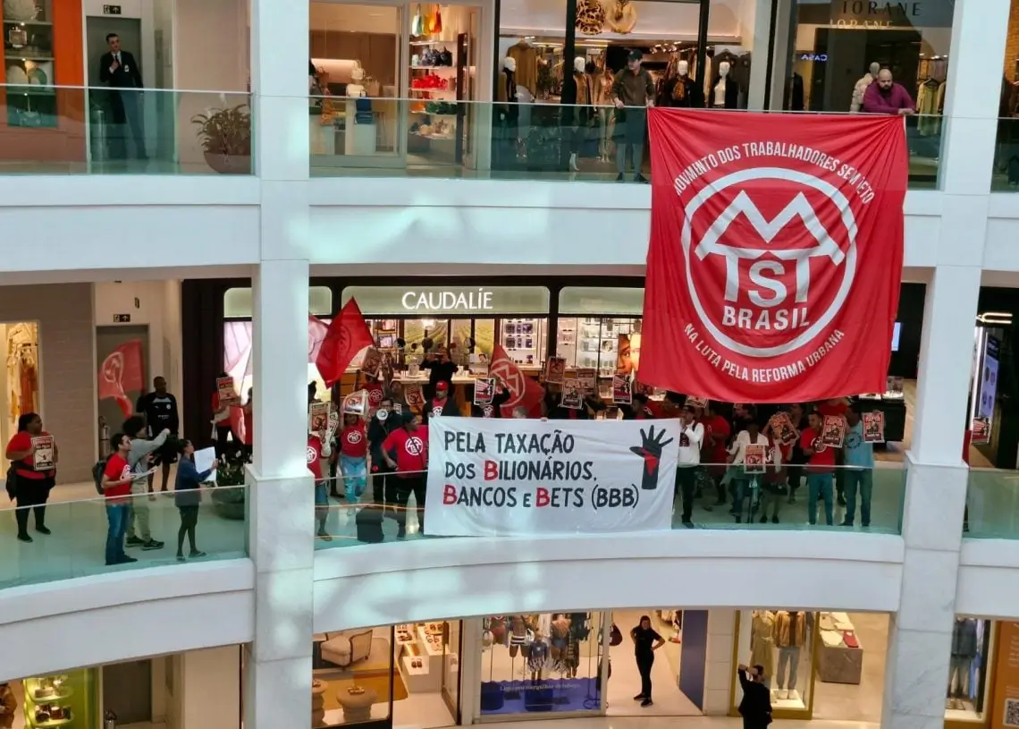 MTST faz ato no Shopping Leblon