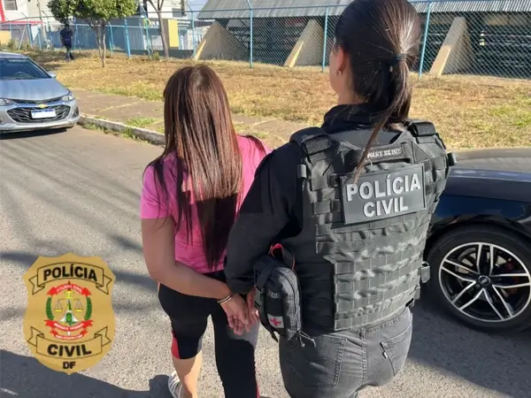 Mulher é presa após se passar por cuidadora