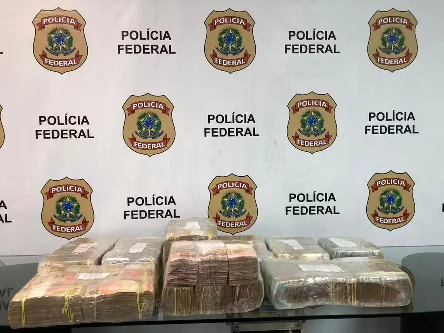 Passageiro despacha mala com R$ 800 mil