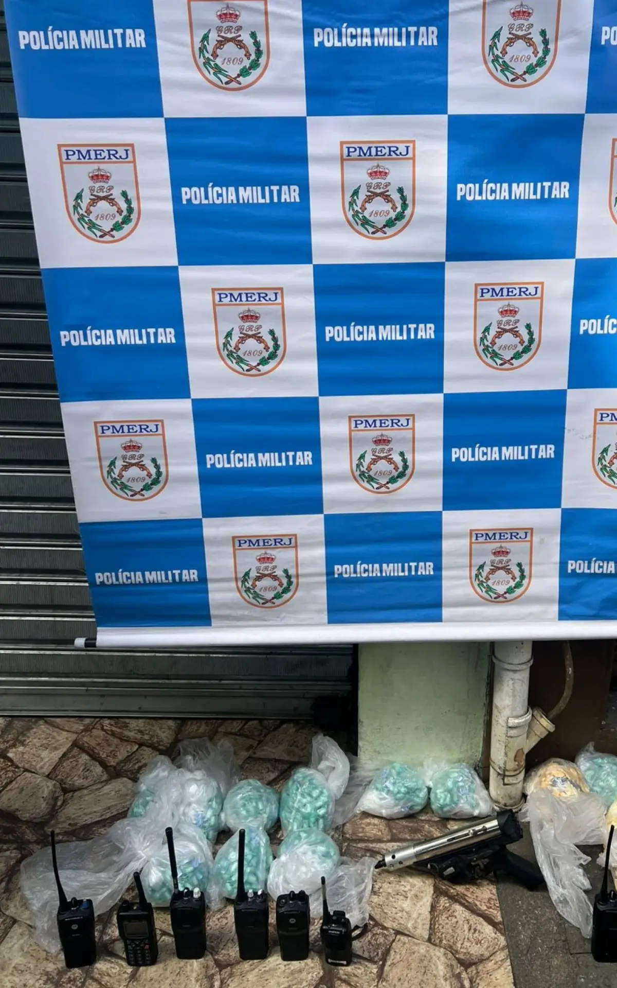 PM apreende submetralhadora