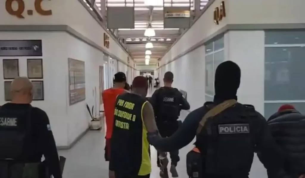 O grupo foi levado para a Cidade da Polícia