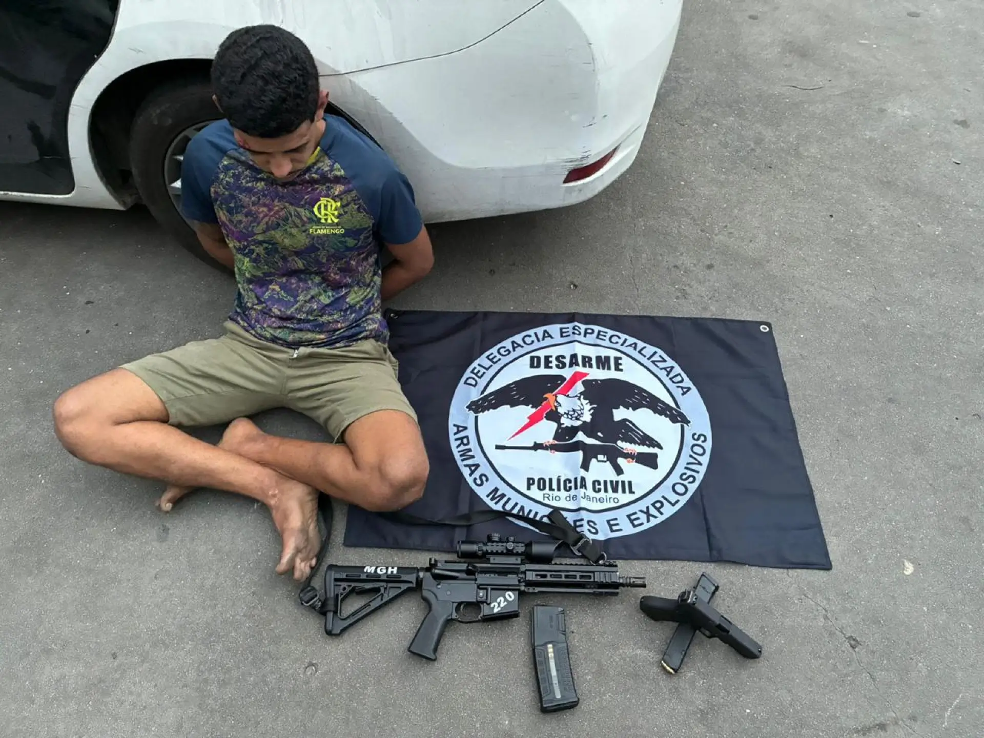 Homem foi preso com armas durante operação em Manguinhos