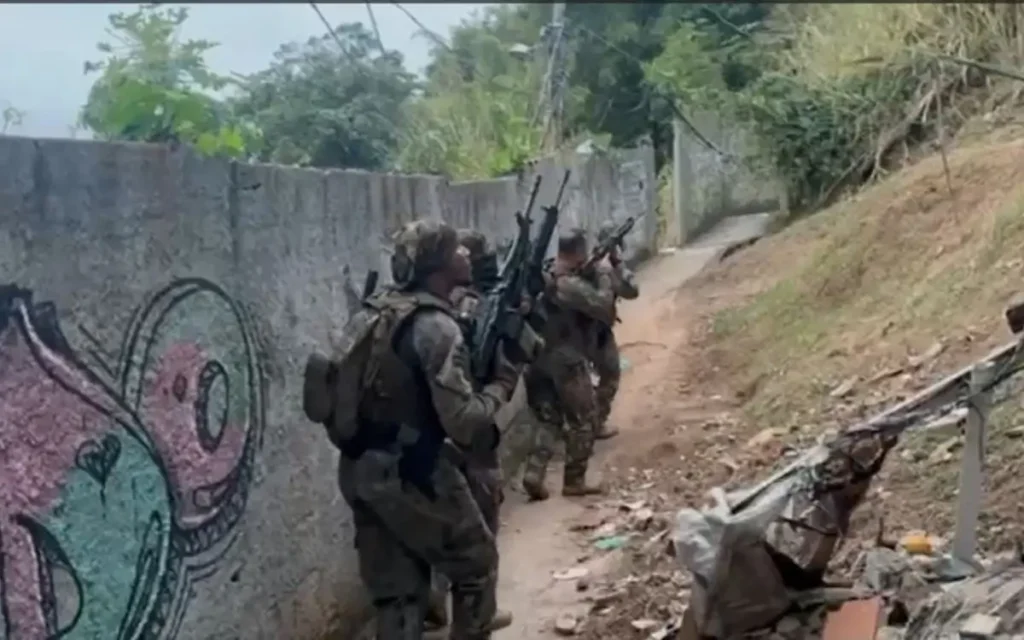 Polícia faz operação na Serrinha e Primavera