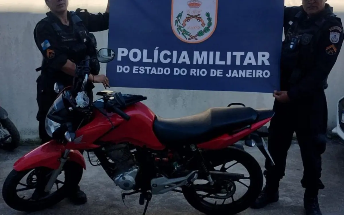 Polícia recupera moto furtada