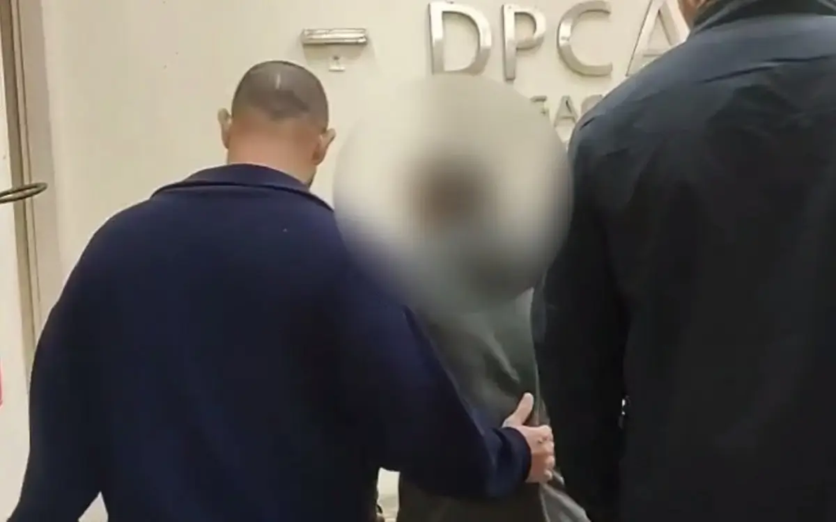 Preso ex-inspetor acusado de abusar de aluna e bisneta