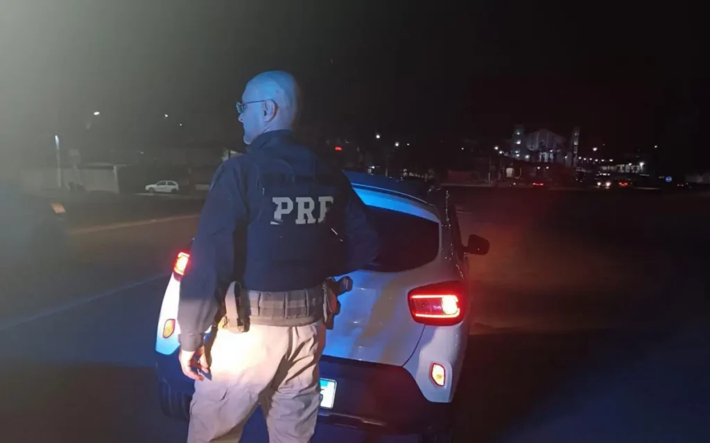 PRF apreende carro clonado em Itaboraí