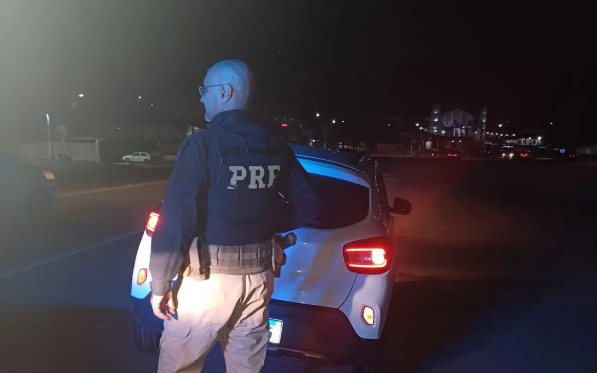 PRF apreende carro clonado em Itaboraí