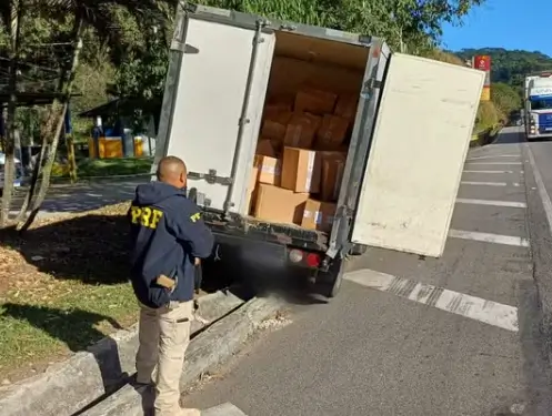 carga de cigarros roubada foi recuperada após perseguição