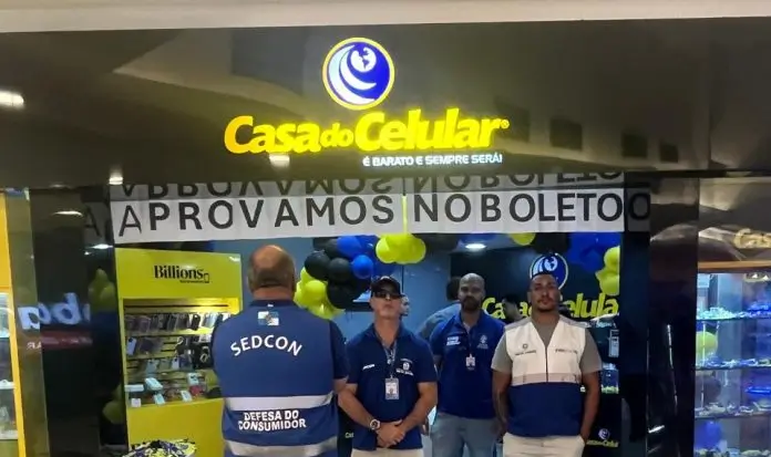 Procon apreende celulares sem nota fiscal no Rio