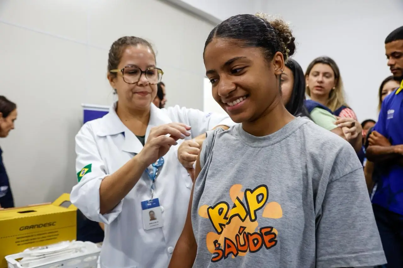 Vacinação contra HPV é oferecida no Rio para jovens