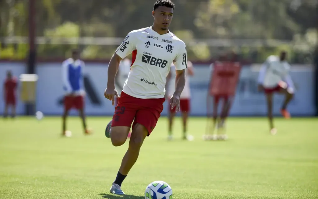 Vitor Hugo retorna ao Flamengo