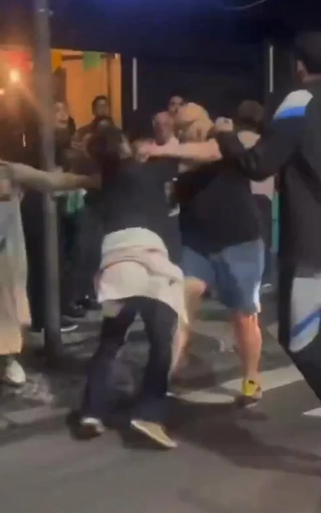homem sendo agredido até desmaiar em bar do Méier