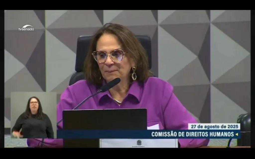 Damares Alves anuncia câncer