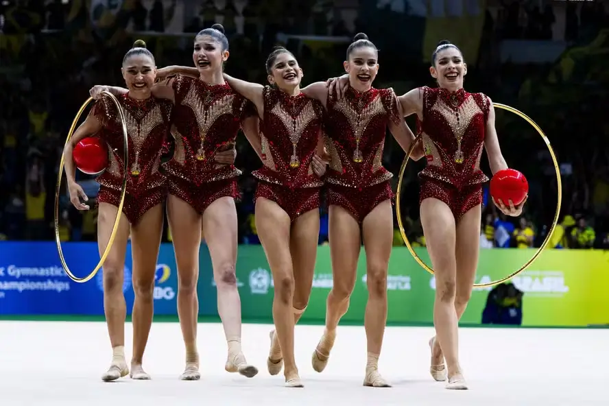 O conjunto do Brasil conquistou mais uma medalha de prata no Mundial de Ginástica Artística