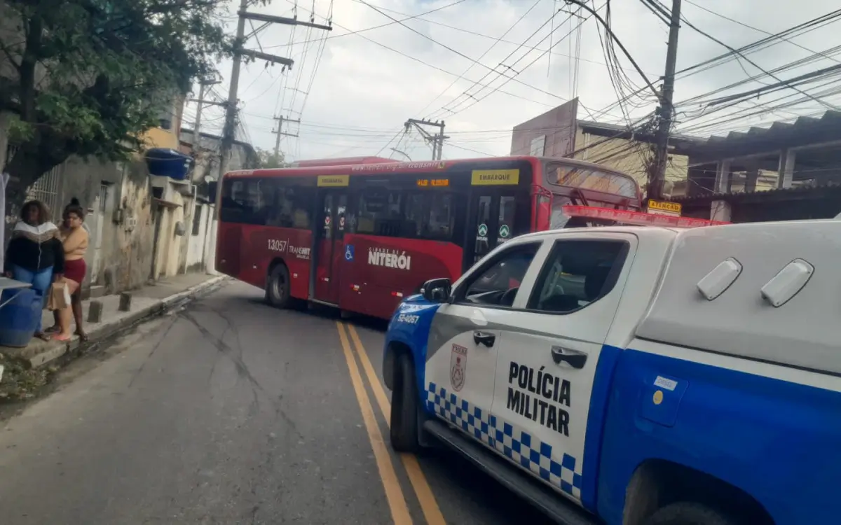 ônibus foram atravessados