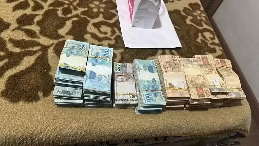 Dinheiro apreendido durante a manhã de ontem, na Operação Ícaro
