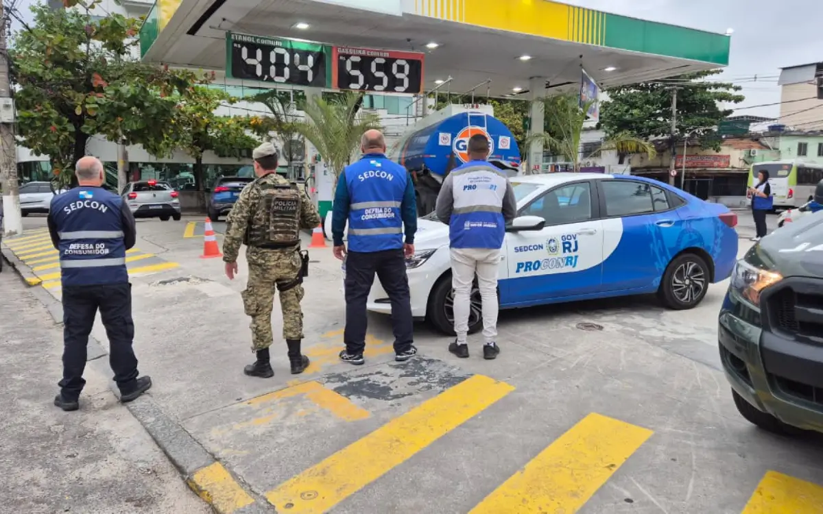 Operação interdita dois postos de combustíveis