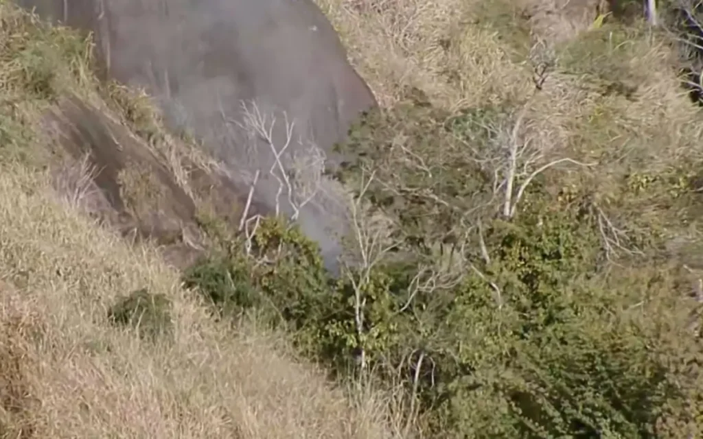 Parque da Pedra Branca enfrenta incêndio