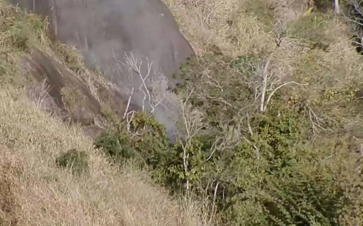 Parque da Pedra Branca enfrenta incêndio