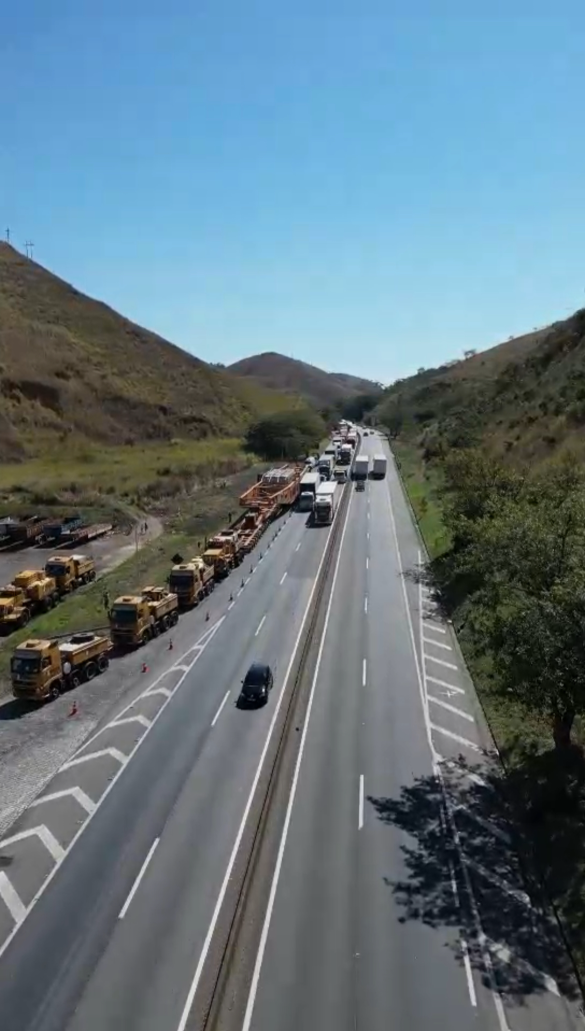 Transformador gigante na Via Dutra