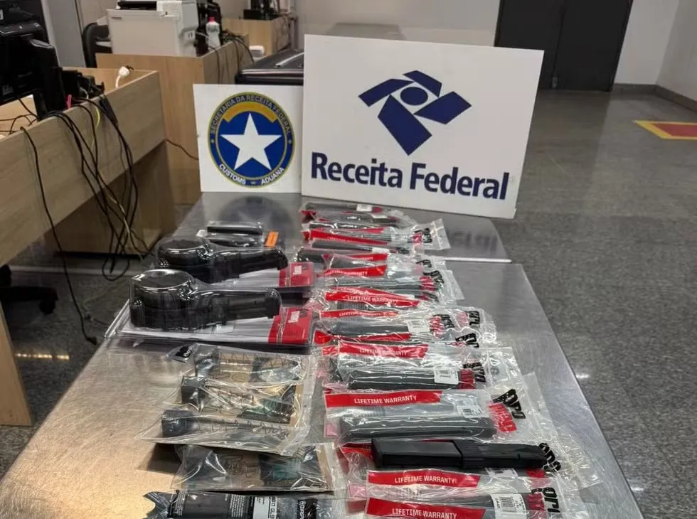Carregadores de armas no Galeão
