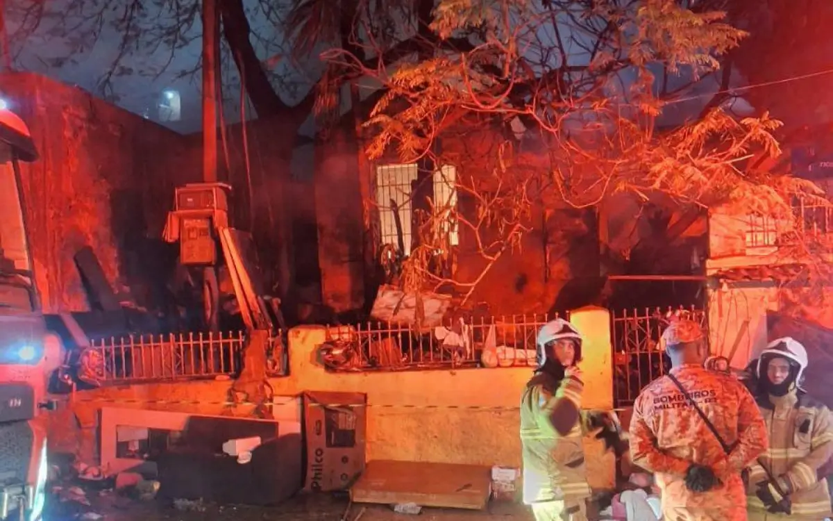casa pega fogo no Jacarezinho
