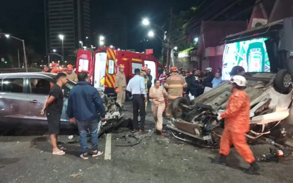 Colisão entre carros na Autoestrada Lagoa-Barra