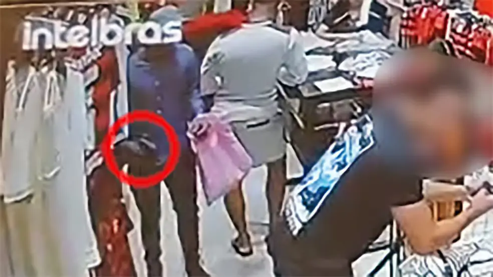 Criminoso armado invade loja do Flamengo em Ipanema e rouba cliente