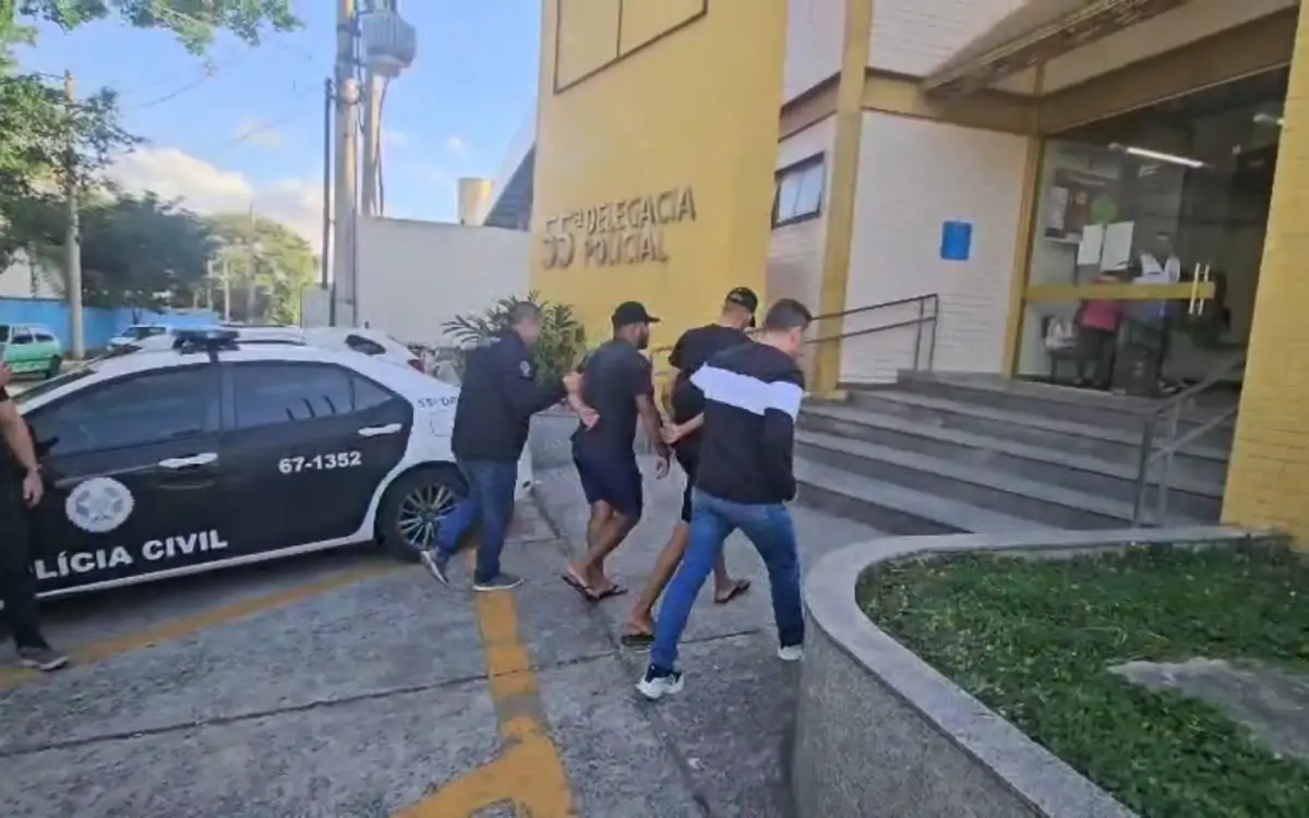 Dupla foi presa por agentes da 55ª DP