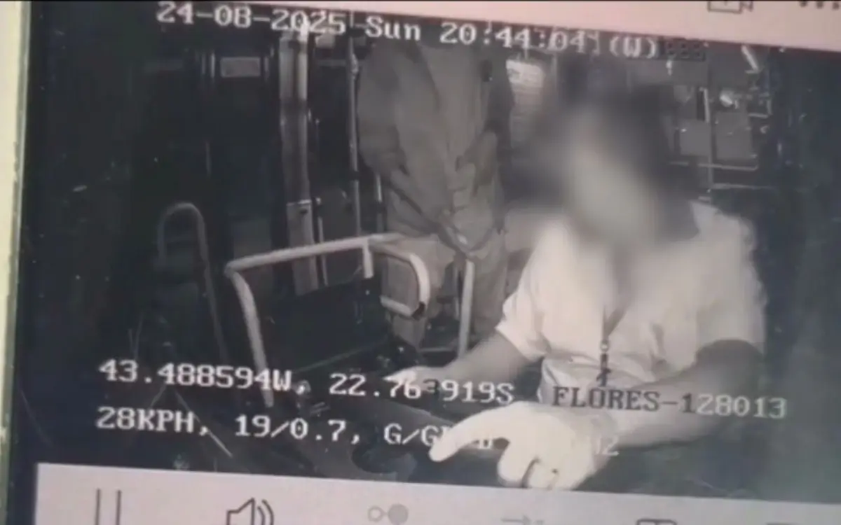 motorista troca socos com assaltante dentro de ônibus
