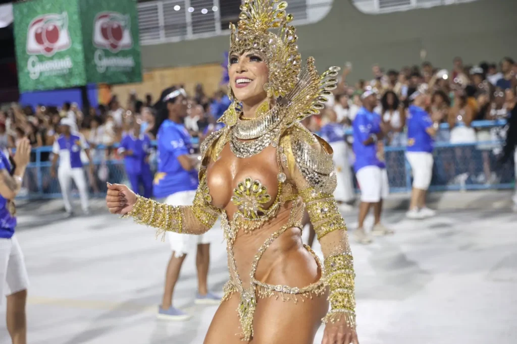 Alice Alves rainha de bateria da Estácio de Sá