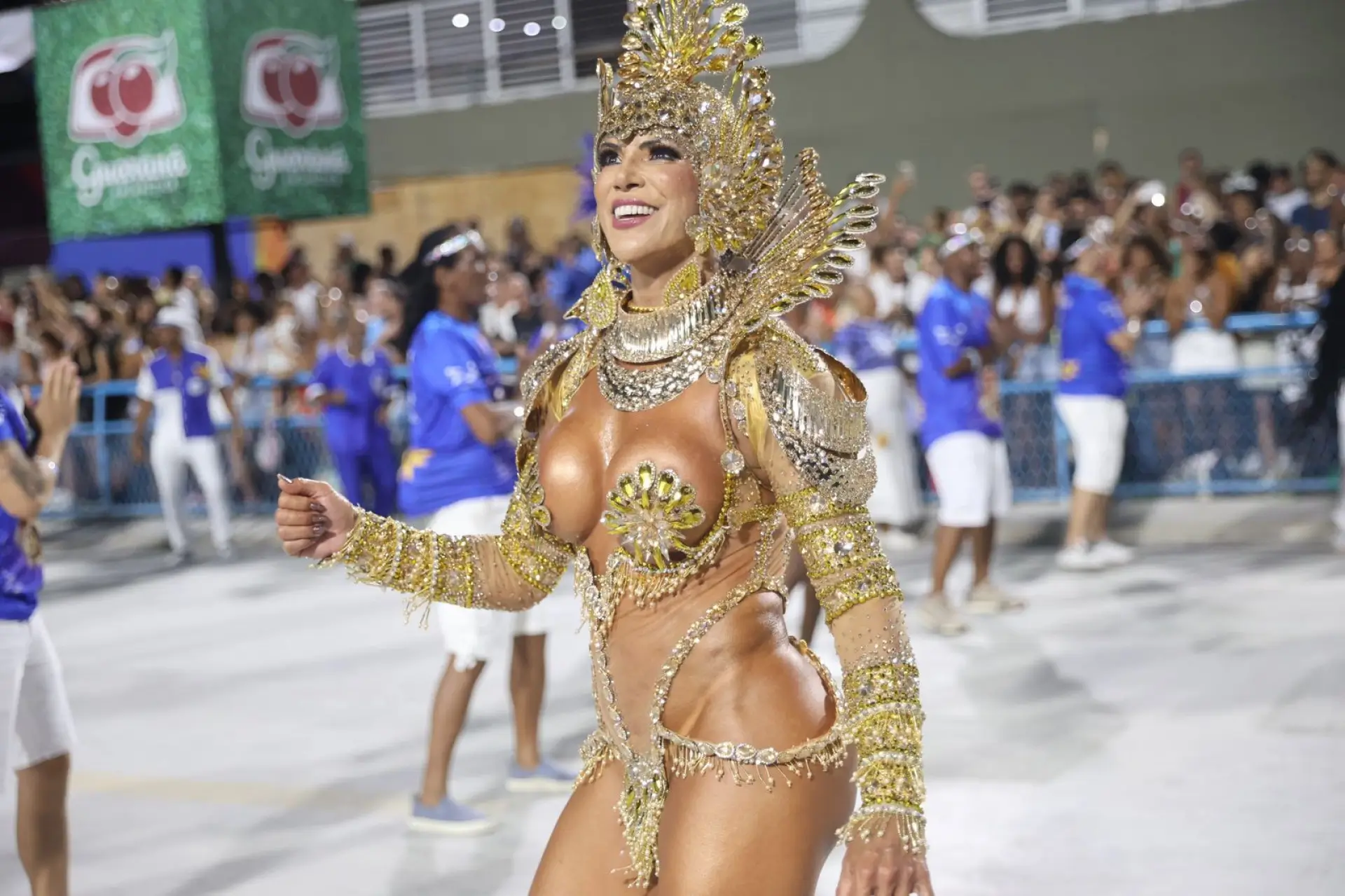 Alice Alves rainha de bateria da Estácio de Sá