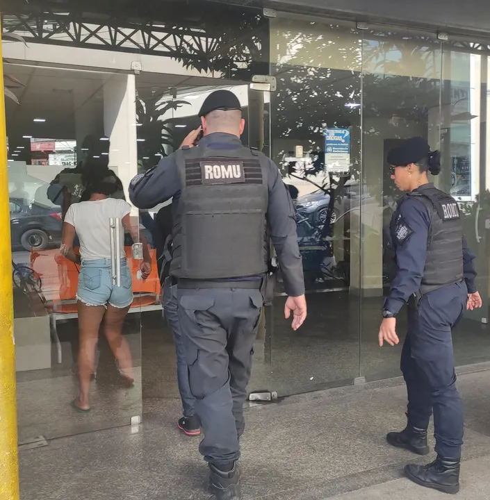 Guarda Municipal flagra e prende trio depredando prédio público em São Gonçalo