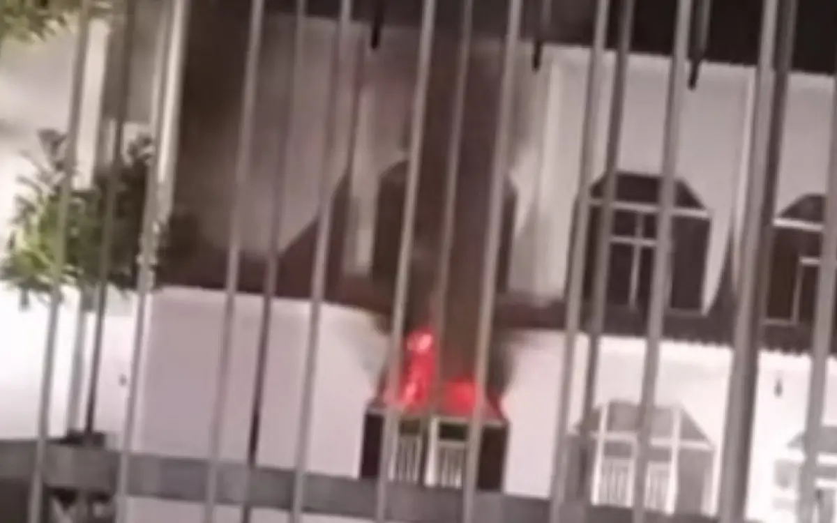 Paróquia pegando fogo,