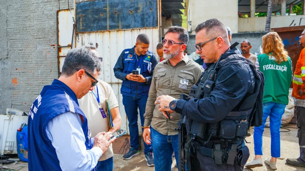 As secretarias municipais de Ambiente, Segurança, e de Obras e Serviços Públicos deram apoio técnico e logístico aos policiais civis da DRF