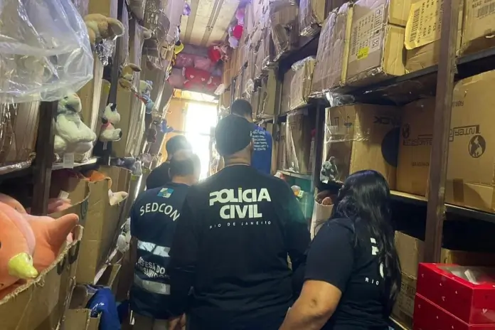 Polícia e Procon recolhem produtos falsificados da DC Comics em lojas e depósitos