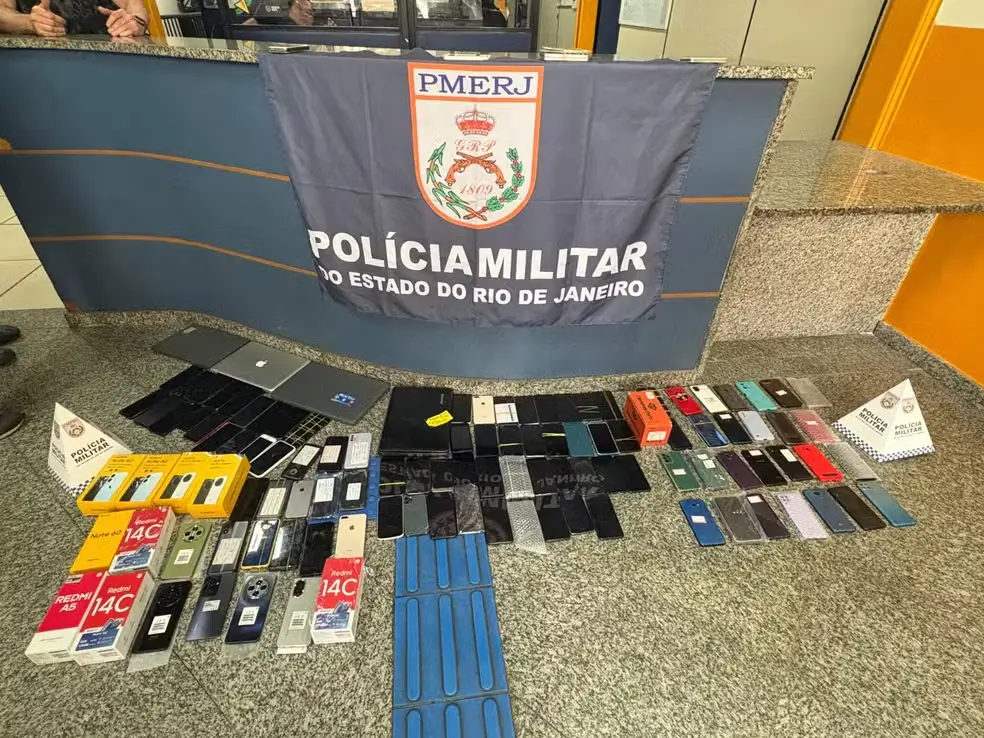 Polícia Militar realiza operação e recupera quase 300 celulares