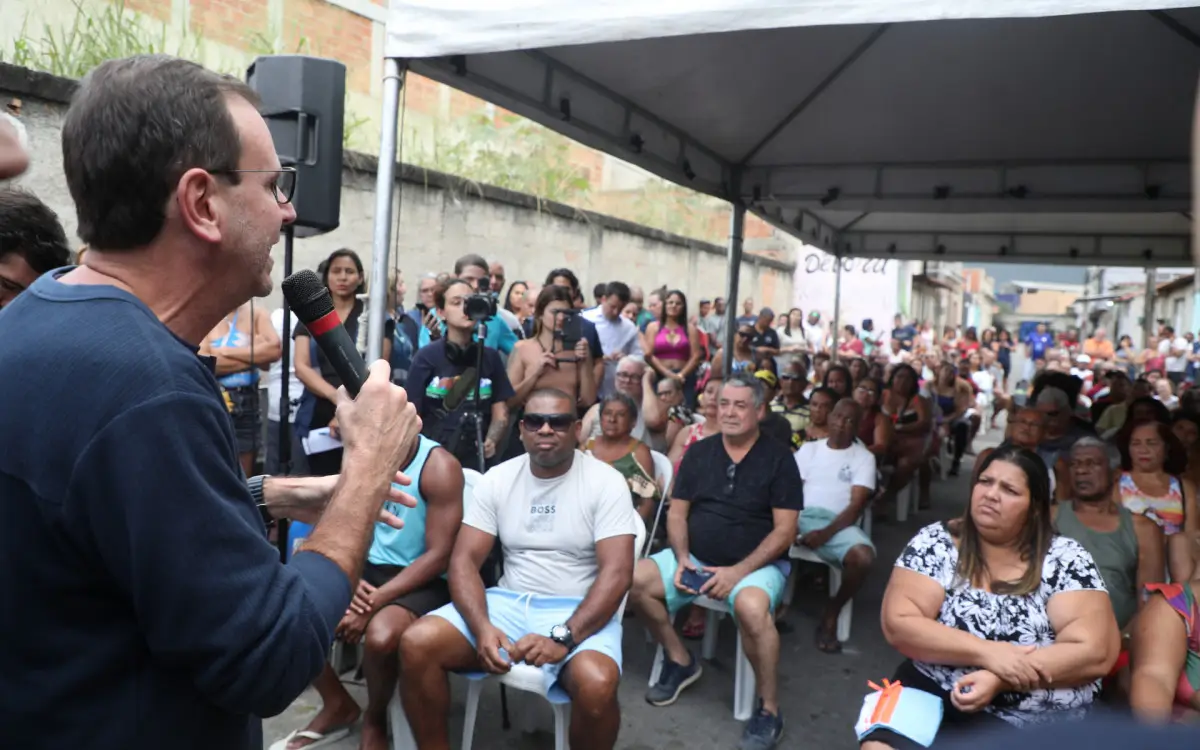 Prefeitura entrega títulos de propriedade definitiva a famílias em Bangu