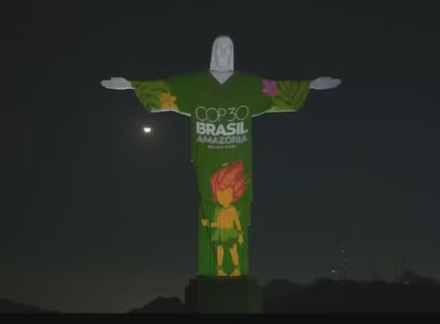 Projeção no Cristo Redentor marca 100 dias para a COP30 em Belém