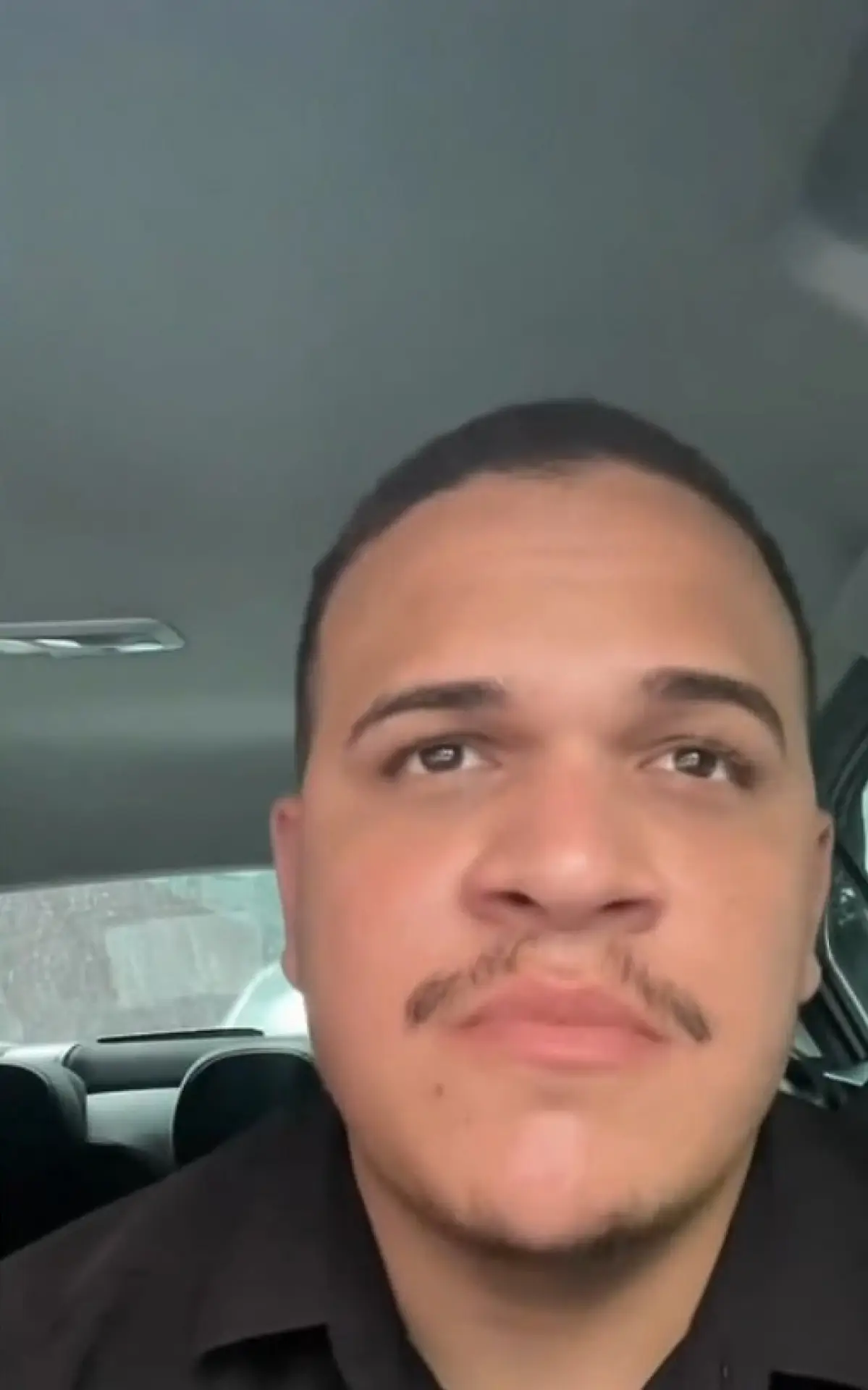 pastor faz oração e pede conversão dos bandidos