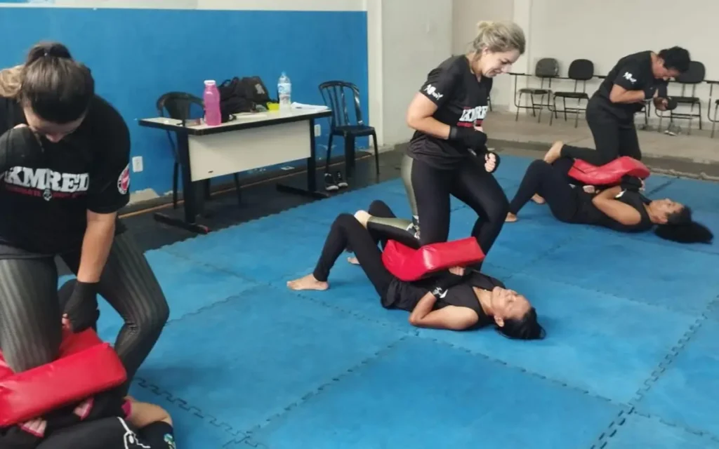 aulas de defesa pessoal para mulheres