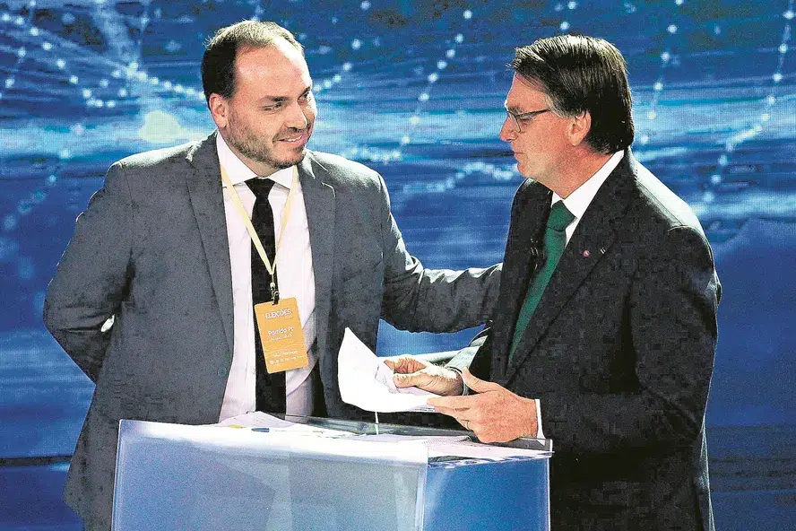 Carlos Bolsonaro e Jair Bolsonaro